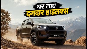 2026 Toyota Hilux की डिलीवरी शुरू! आसान EMI और फाइनेंस प्लान के साथ घर लाएं ये दमदार पिकअप