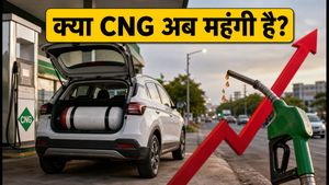 CNG के दाम में भारी उछाल: क्या अब हाइब्रिड कारें बन गई हैं बचत का नया जरिया?