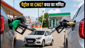 पेट्रोल या CNG? ₹10 लाख के बजट में ये कारें बचाएंगी आपका हर महीने का भारी खर्च