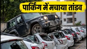 भोपाल: सोसाइटी में महिंद्रा थार का खौफनाक तांडव, पार्किंग में 10 से ज्यादा गाड़ियां रौंदीं