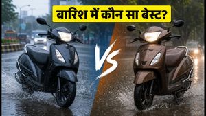 दिल्ली की बारिश में Honda Activa या TVS Jupiter: जलभराव वाली सड़कों पर कौन सा स्कूटर है ज्यादा सुरक्षित?