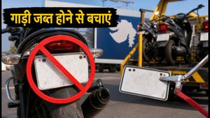 गुजरात में बिना HSRP नंबर प्लेट वाली गाड़ियों पर पुलिस का कड़ा एक्शन, तुरंत बदलें वरना कटेगा भारी चालान