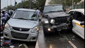 NCR में सड़क हादसों का खौफ: ग्रेटर नोएडा और गुरुग्राम के वायरल वीडियो ने उड़ाए होश