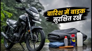 भारी बारिश का अलर्ट: 100cc बाइकर्स के लिए जरूरी सेफ्टी चेकलिस्ट, फंसने पर क्या करें?