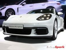 2016 Paris Motor Show: Porsche Panamera 4E Hybrid Makes Global Debut