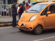 Tata Nano Rear Ends A Maruti Ciaz And The Result — Quite Surprising
