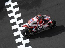 Ducati Steals Pole Position For 2016 Malaysian GP In Tricky Conditions 