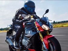 2016 Intermot Motorcycle Show: BMW S1000R Unveiled