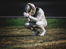 Hamilton Feels ‘Helpless’ Against Time To Defend F1 Title