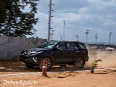2016 Toyota Fortuner Receives 16,000 Inquiries & 5,400 Bookings In 15 Days