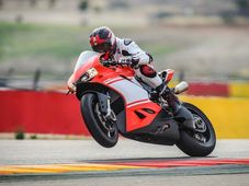 Ducati Reveals 1,100cc V4 Engine Which Revs to 14,000rpm And Produces 210bhp