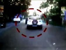 Ford EcoSport Driver Blocks Ambulance — Here’s What Happened Next