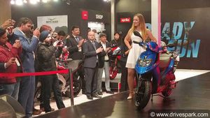 Aprilia SR 125 First Look Review — The 125cc Italian Powerhouse 