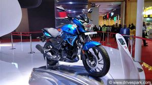 Hero Xtreme 200R Top Features: LED Lights, Funky Graphics, Analog+Digital Meter, ABS & More