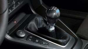 Neutral Or First Gear At Traffic Signals? — We Explain