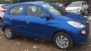 New Hyundai Santro Blue Colour Asta Variant Spotted Ahead Of Launch