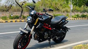 Benelli TNT 300 Modified To Look Like A Ducati Monster By Delhi Based Sans Moto Shop