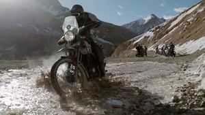 Indian Army Conquers Karakoram Pass On Royal Enfield Himalayan Motorcycles