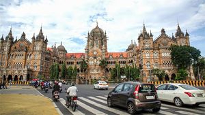 Mumbai Police Seize Vehicles If Found Violating Restrictions: Cannot Travel More Than 2Km From Home