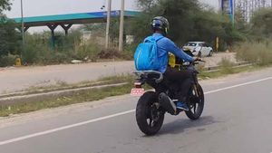 BMW G 310 R, G 310 GS BS6 Models Spotted Testing Ahead Of India Launch: Spy Pics & Other Details