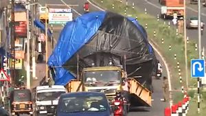 Massive Truck Carrying Aerospace Equipment Takes One Year To Travel 1700km: Here’s Why! 