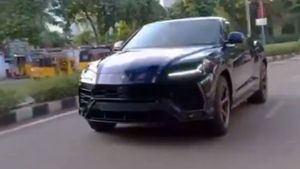 Superstar Rajnikanth Spotted Driving Lamborghini Urus: Details