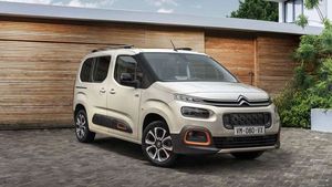 Citroen Berlingo XL MPV Spotted Testing Without Camouflage: Spy Pics & Other Details
