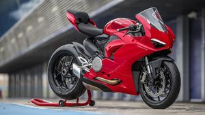 Ducati Panigale V2 Launched In India: Prices Start At Rs 16.99 Lakh