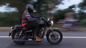 Royal Enfield Meteor Spotted Testing With Other Upcoming Models Ahead Of Launch: Spy Pics & Details