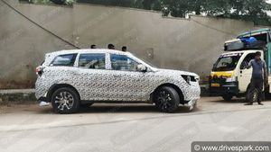 2021 Mahindra XUV500 Interiors, Features & Engine Revealed: Spy Pics & Other Details