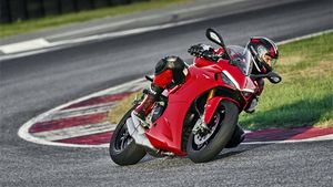 Ducati SuperSport 950 & 950 S Unveiled: The Middle-Weight Track Monster For The Streets