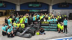 Lewis Hamilton Wins An Unpredictable Turkish GP: Equals Michael Schumacher’s 7 World Titles