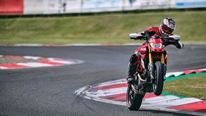 2022 Ducati Hypermotard 950 Unveiled: The Thrill Machine Is Back With A Power Wheelie!
