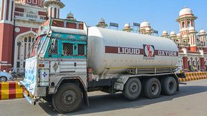 NHAI Spares Tankers & Containers Carrying Liquid Medical Oxygen From Tolls