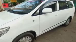 Toyota Innova Converted Into Ambulance With Oxygen In Madhya Pradesh