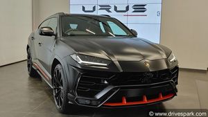 Lamborghini Urus Graphite Capsule (First Look): The Italian Bull Gets Meaner