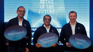 Mercedes-Benz Creates The Most Transparent Retail Experience