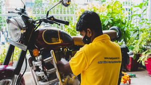 Hero Electric & ReadyAssist To Train 20,000 Mechanics In EV Service & Repair: Need Of The Hour