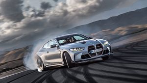 BMW M4 CSL Revealed With 542bhp - Ultralight M4 Drops 100 Kilos, Gains Iconic Badge