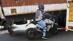 Spy Pics: Oben Rorr Electric Motorcycle Spotted Testing
