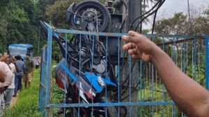 KTM RC 390 Left Dangling From A Transformer - What Exactly Happened Here?