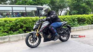 Honda CB300F First Ride Review - Aggressive Fighter Neutered By Head Scratching Price Tag