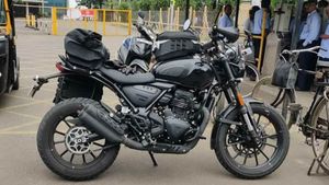 Bajaj Triumph Motorcycle Spotted In India - Royal Enfield Himalayan, Yezdi Adventure Rival 