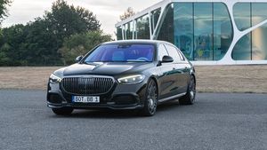 Brabus Goes Down The Haute Couture Route With New 600 Limo - When Maybach Isn't Enough