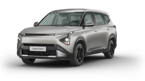 Kia Carens Clavis Gets New Lower-Spec Automatic Variants