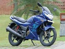 ಹೀರೋ ಮತ್ತು ಬಜಾಜ್ ನಡುವೆ ಪ್ರೀಮಿಯಂ ಫೈಟ್