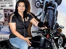 ಹರ್ಲಿ ಡೇವಿಡ್ ಸನ್ ಖರೀದಿಸಿದ ಭಾರತದ ಮೊದಲ ಮಹಿಳೆ