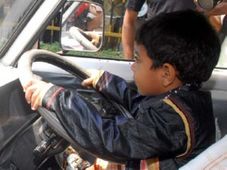 ಅಜ್ಜಅಜ್ಜಿ ಜೊತೆಗಿದ್ದರೆ ಮಕ್ಕಳು ವಾಹನದಲ್ಲಿ ಸೇಫ್