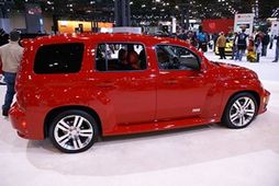 ಕಾಮನ ಬಿಲ್ಲಿನ ಕಾರಿನ ನಡುವೆ ಪ್ರೀತಿ ಕ್ರಾಂತಿ