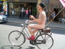 ಬೆತ್ತಲೆ ಬೈಸಿಕಲ್ ಸವಾರಿಗೆ ನಮ್ಮ ವಿರೋಧವಿದೆ!!